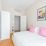 R Azalea House Apartament