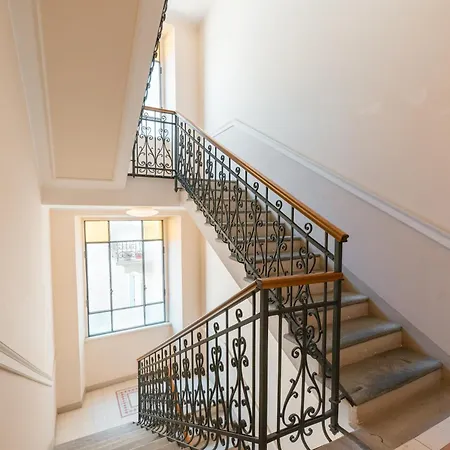 R Azalea House 아파트 코모