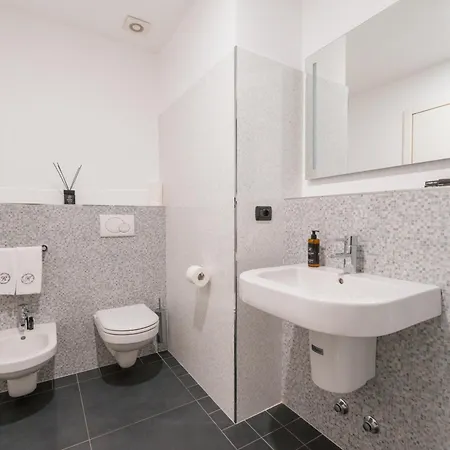 R Azalea House 코모