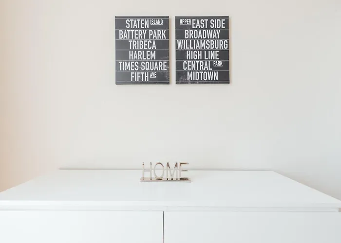 R Azalea House アパート *