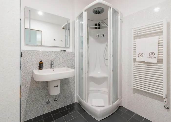 アパート R Azalea House *