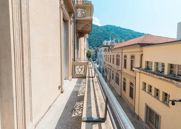 アパート R Azalea House コモ