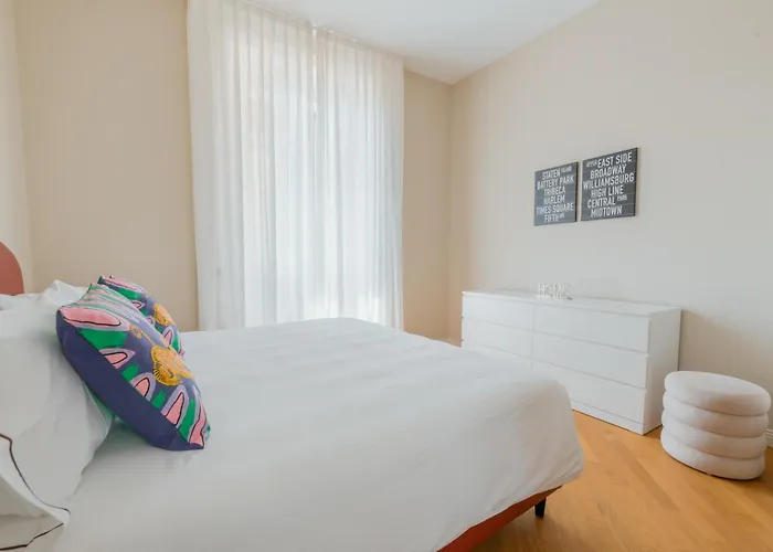 R Azalea House Apartment Como