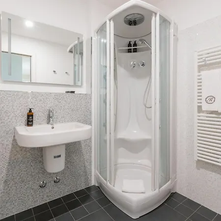 Apartman R Azalea House *