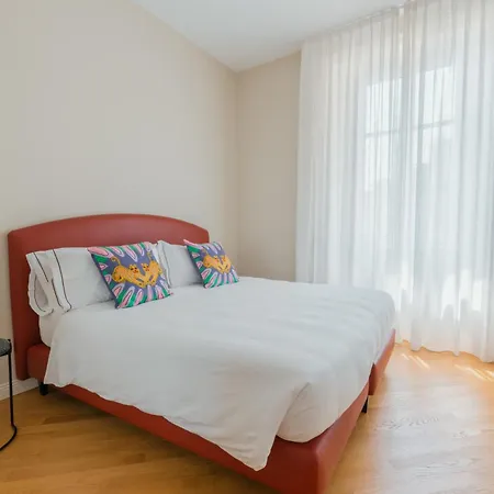 R Azalea House * Como