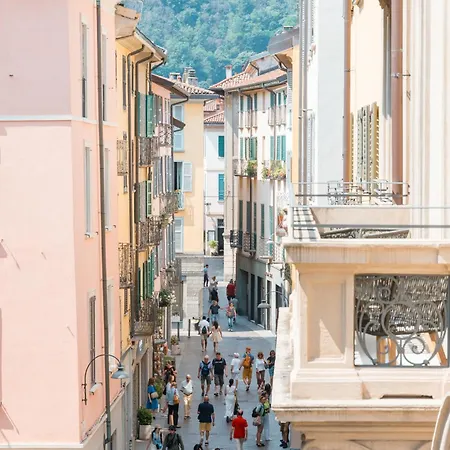 R Azalea House Apartman